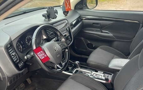 Mitsubishi Outlander III рестайлинг 3, 2020 год, 2 000 000 рублей, 7 фотография