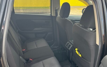 Mitsubishi Outlander III рестайлинг 3, 2020 год, 2 000 000 рублей, 11 фотография