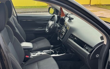 Mitsubishi Outlander III рестайлинг 3, 2020 год, 2 000 000 рублей, 12 фотография