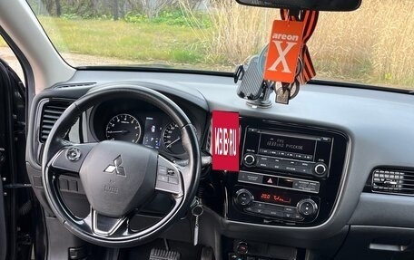 Mitsubishi Outlander III рестайлинг 3, 2020 год, 2 000 000 рублей, 10 фотография