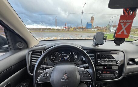 Mitsubishi Outlander III рестайлинг 3, 2020 год, 2 000 000 рублей, 19 фотография