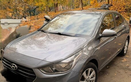 Hyundai Solaris II рестайлинг, 2018 год, 1 350 000 рублей, 2 фотография