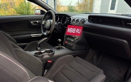 Ford Mustang VI рестайлинг, 2018 год, 7 500 000 рублей, 33 фотография