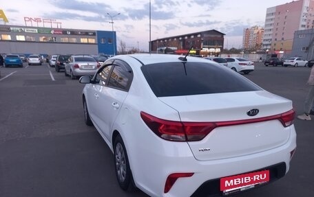 KIA Rio IV, 2017 год, 1 000 000 рублей, 2 фотография