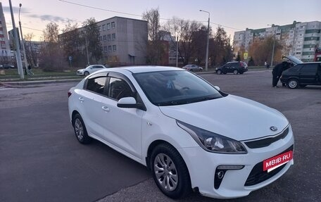 KIA Rio IV, 2017 год, 1 000 000 рублей, 3 фотография