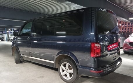 Volkswagen Caravelle T6 рестайлинг, 2016 год, 3 100 000 рублей, 2 фотография