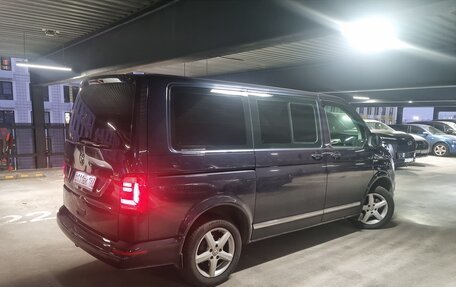 Volkswagen Caravelle T6 рестайлинг, 2016 год, 3 100 000 рублей, 13 фотография