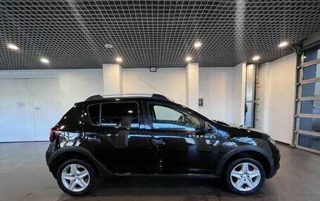 Renault Sandero II рестайлинг, 2016 год, 1 060 000 рублей, 2 фотография