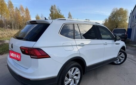Volkswagen Tiguan II, 2022 год, 2 342 000 рублей, 2 фотография