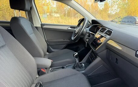 Volkswagen Tiguan II, 2022 год, 2 342 000 рублей, 15 фотография