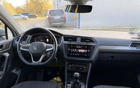 Volkswagen Tiguan II, 2022 год, 2 342 000 рублей, 17 фотография