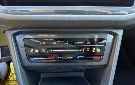 Volkswagen Tiguan II, 2022 год, 2 342 000 рублей, 19 фотография