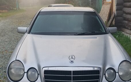 Mercedes-Benz E-Класс, 1999 год, 350 000 рублей, 3 фотография
