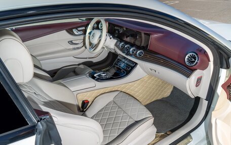 Mercedes-Benz E-Класс, 2017 год, 4 390 000 рублей, 29 фотография