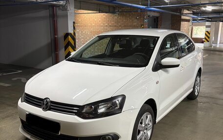 Volkswagen Polo VI (EU Market), 2011 год, 820 000 рублей, 2 фотография