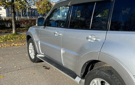 Mitsubishi Pajero IV рестайлинг 2, 2011 год, 2 000 000 рублей, 2 фотография
