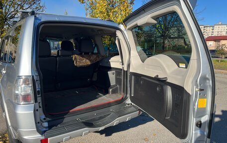 Mitsubishi Pajero IV рестайлинг 2, 2011 год, 2 000 000 рублей, 6 фотография