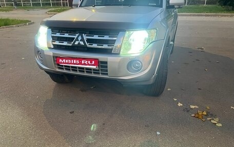 Mitsubishi Pajero IV рестайлинг 2, 2011 год, 2 000 000 рублей, 16 фотография