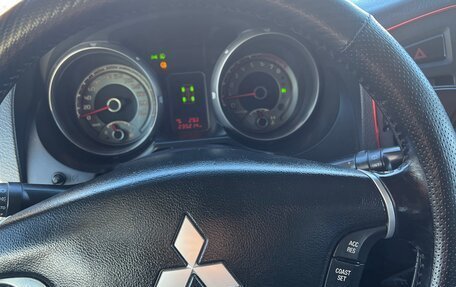 Mitsubishi Pajero IV рестайлинг 2, 2011 год, 2 000 000 рублей, 18 фотография