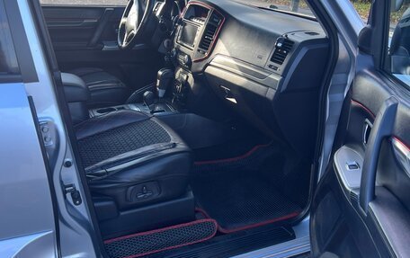 Mitsubishi Pajero IV рестайлинг 2, 2011 год, 2 000 000 рублей, 21 фотография
