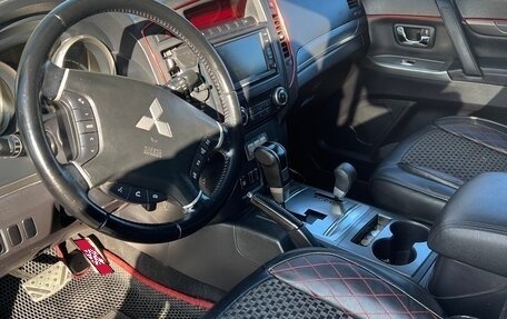 Mitsubishi Pajero IV рестайлинг 2, 2011 год, 2 000 000 рублей, 27 фотография