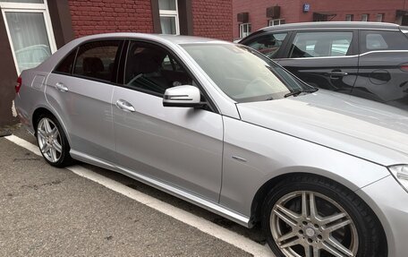 Mercedes-Benz E-Класс, 2011 год, 1 900 000 рублей, 4 фотография
