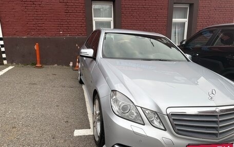 Mercedes-Benz E-Класс, 2011 год, 1 900 000 рублей, 2 фотография