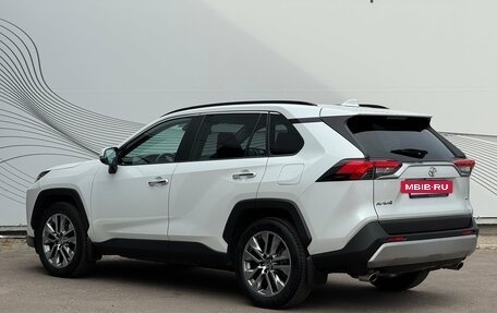 Toyota RAV4, 2020 год, 3 700 000 рублей, 5 фотография