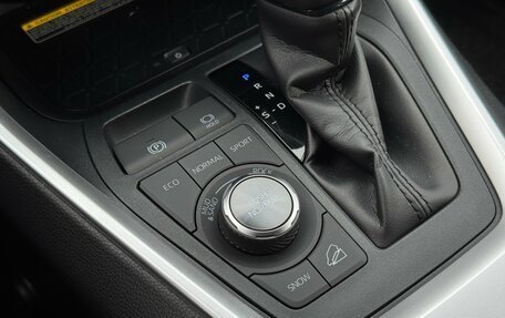 Toyota RAV4, 2020 год, 3 700 000 рублей, 20 фотография