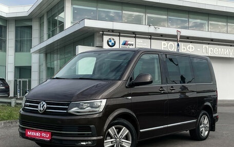 Volkswagen Multivan T6 рестайлинг, 2017 год, 4 300 000 рублей, 1 фотография