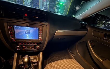 Volkswagen Jetta VII, 2012 год, 850 000 рублей, 9 фотография