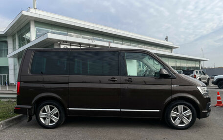 Volkswagen Multivan T6 рестайлинг, 2017 год, 4 300 000 рублей, 4 фотография