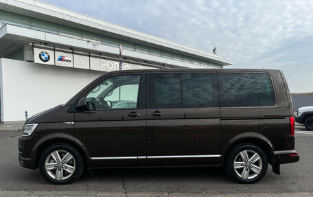 Volkswagen Multivan T6 рестайлинг, 2017 год, 4 300 000 рублей, 8 фотография