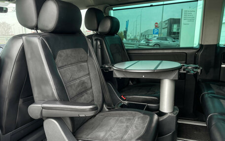Volkswagen Multivan T6 рестайлинг, 2017 год, 4 300 000 рублей, 10 фотография