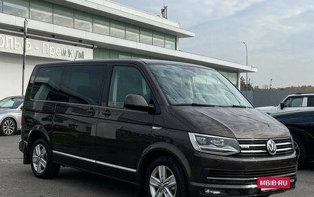 Volkswagen Multivan T6 рестайлинг, 2017 год, 4 300 000 рублей, 3 фотография