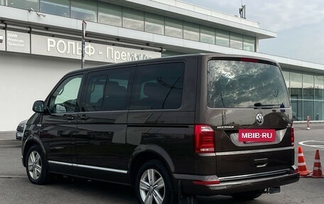Volkswagen Multivan T6 рестайлинг, 2017 год, 4 300 000 рублей, 7 фотография