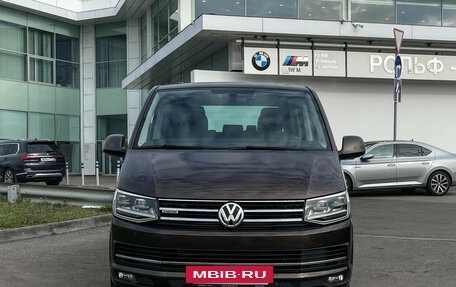 Volkswagen Multivan T6 рестайлинг, 2017 год, 4 300 000 рублей, 2 фотография