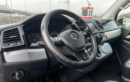 Volkswagen Multivan T6 рестайлинг, 2017 год, 4 300 000 рублей, 13 фотография