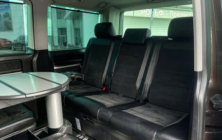 Volkswagen Multivan T6 рестайлинг, 2017 год, 4 300 000 рублей, 15 фотография