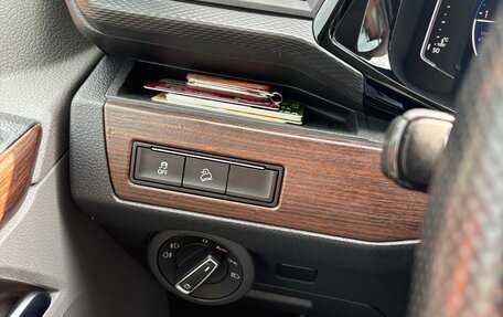 Volkswagen Caravelle T6 рестайлинг, 2020 год, 4 290 000 рублей, 21 фотография