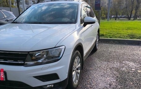 Volkswagen Tiguan II, 2017 год, 2 400 000 рублей, 2 фотография
