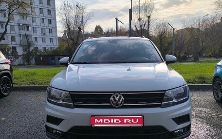 Volkswagen Tiguan II, 2017 год, 2 400 000 рублей, 3 фотография