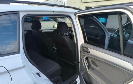 Volkswagen Tiguan II, 2017 год, 2 400 000 рублей, 13 фотография
