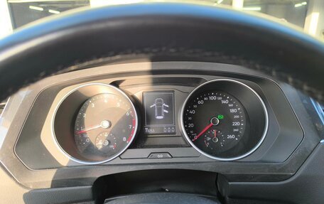 Volkswagen Tiguan II, 2017 год, 2 400 000 рублей, 18 фотография