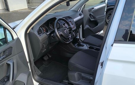 Volkswagen Tiguan II, 2017 год, 2 400 000 рублей, 16 фотография