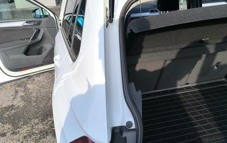 Volkswagen Tiguan II, 2017 год, 2 400 000 рублей, 23 фотография