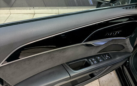 Audi A8, 2018 год, 4 500 000 рублей, 19 фотография