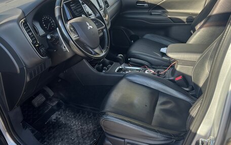 Mitsubishi Outlander III рестайлинг 3, 2013 год, 1 300 000 рублей, 2 фотография