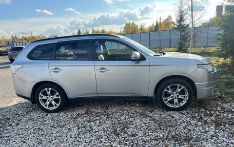 Mitsubishi Outlander III рестайлинг 3, 2013 год, 1 300 000 рублей, 5 фотография