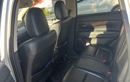 Mitsubishi Outlander III рестайлинг 3, 2013 год, 1 300 000 рублей, 3 фотография
